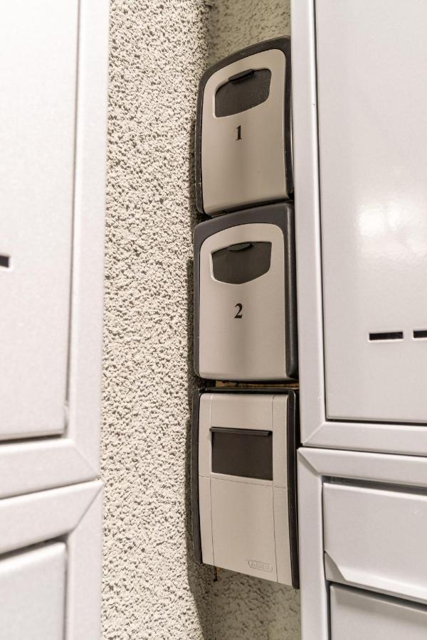 Brand New Studio Apartment #31 In Brand New Building With Free Parking In The Center Praga Exterior foto